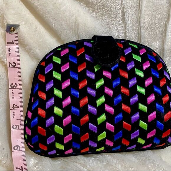 Retro Black clamshell bag with geometric multi color pattern - Picture 8 of 9